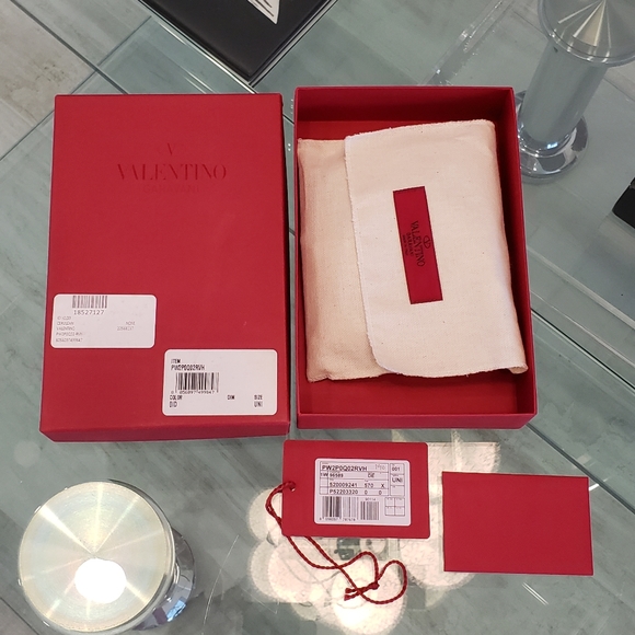 NWT - Valentino Garavani white Rockstud spike yellow card holder/key chains - Picture 9 of 10